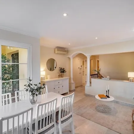Apartment Duplex 2 Bed Apt Walking Distance To Puerto Banus